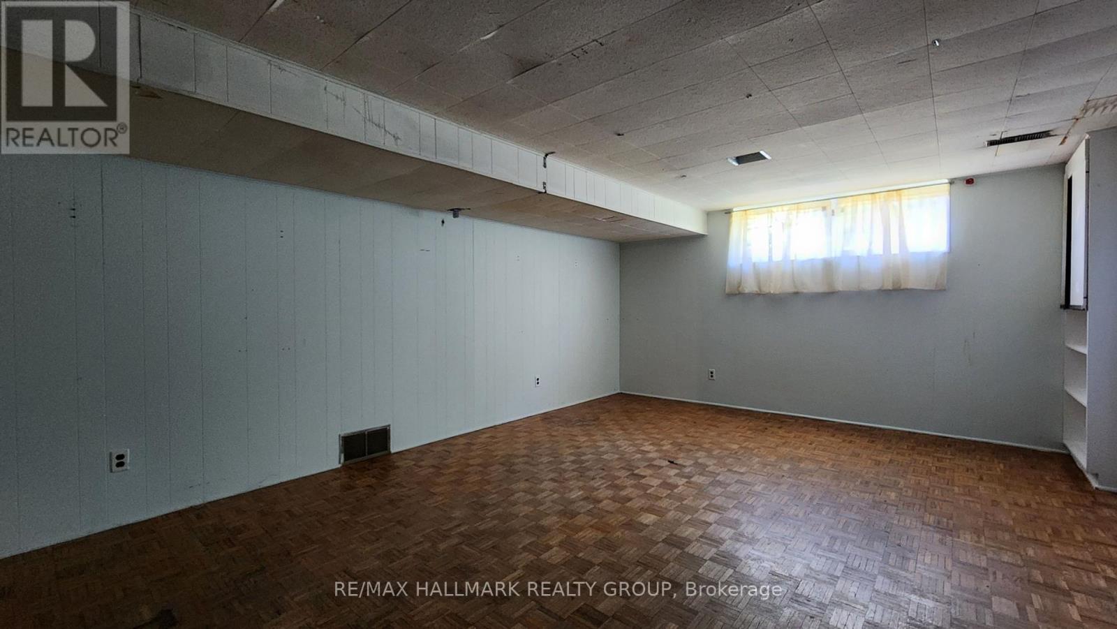 Photo 34 of 447 Roger Road, Ottawa ON