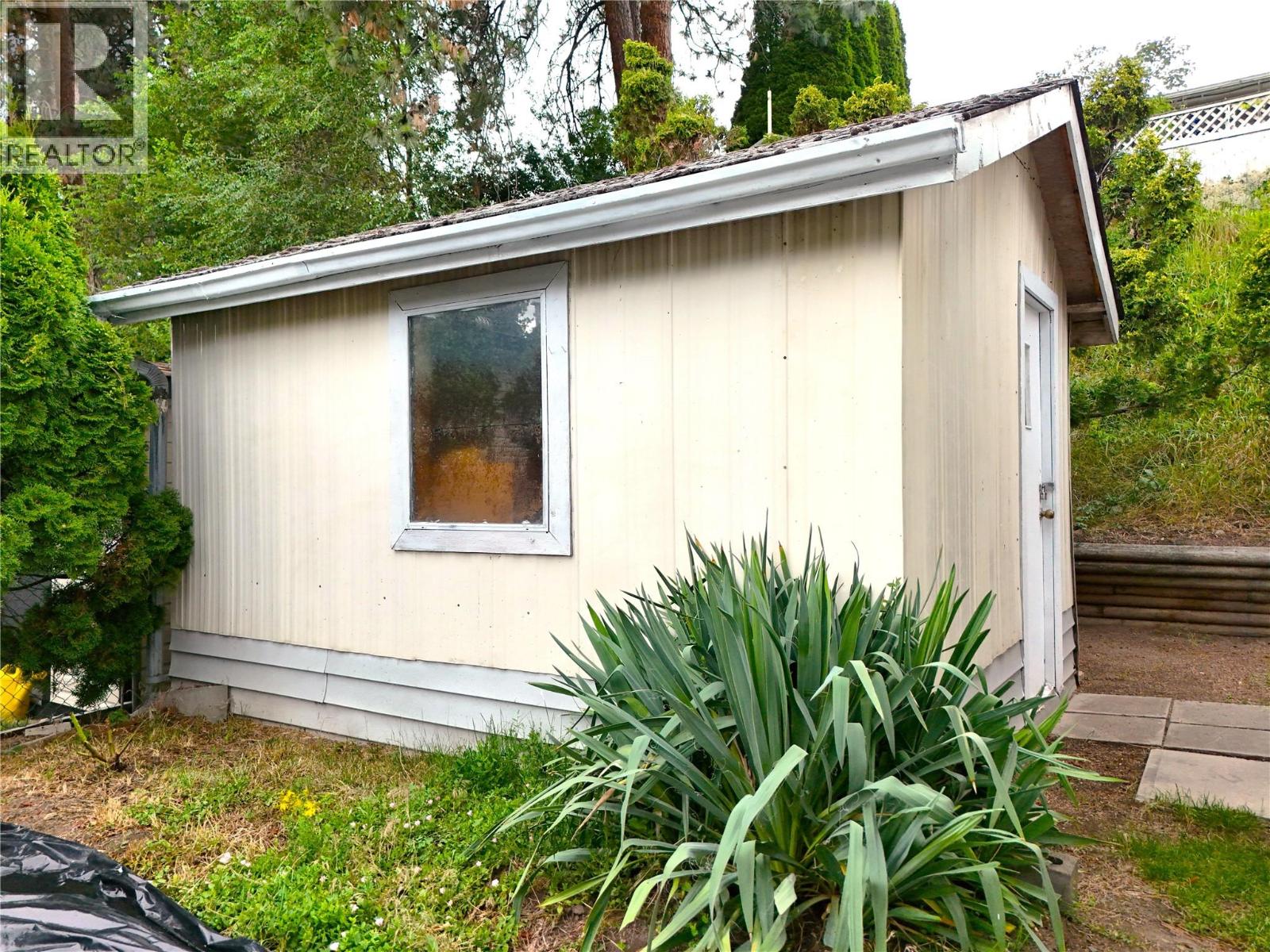 197 1999 97 Highway South, Kelowna