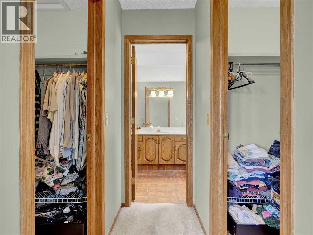 Single Family House for Sale in  Hawkcliff Way NW Hawkwood Calgary 