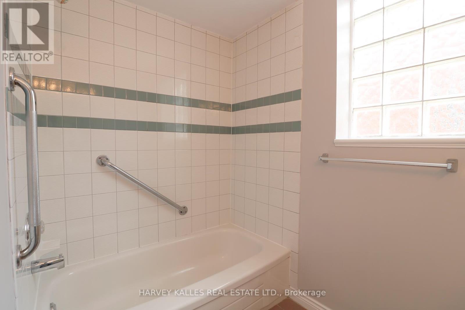 Photo 14 of C 1424 Bayview Avenue, Toronto ON