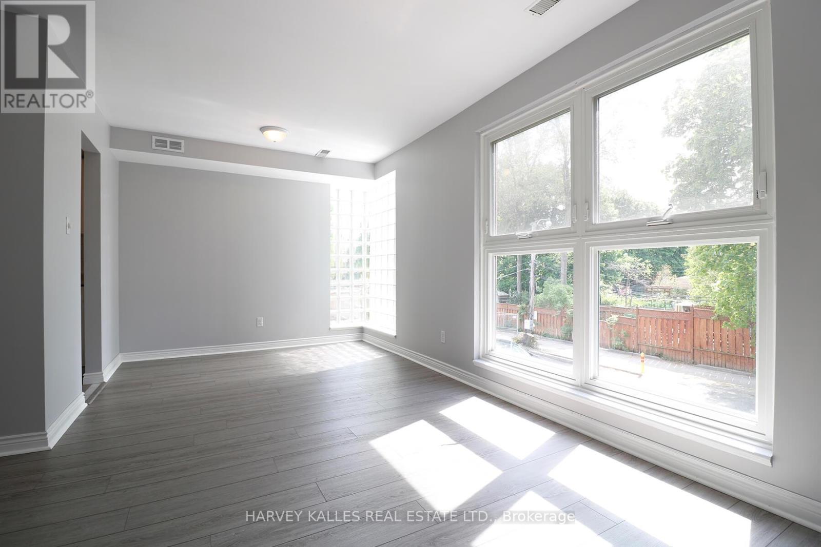 Photo 4 of C 1424 Bayview Avenue, Toronto ON