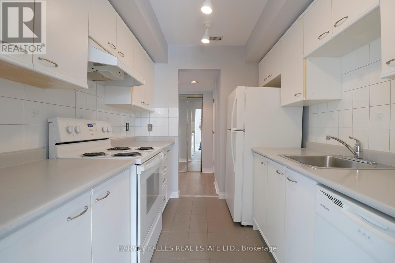 Photo 9 of C 1424 Bayview Avenue, Toronto ON