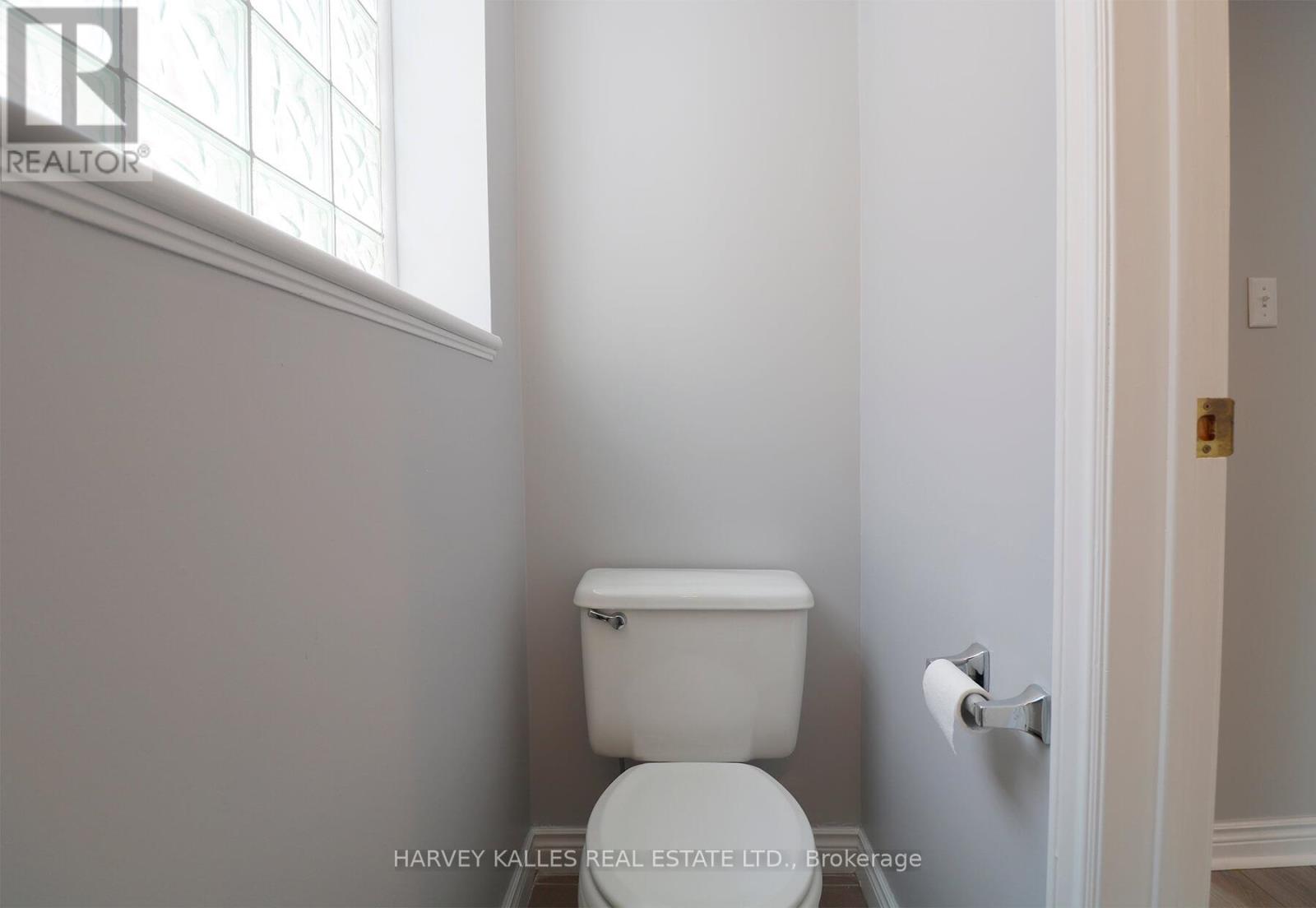 Photo 8 of C 1424 Bayview Avenue, Toronto ON