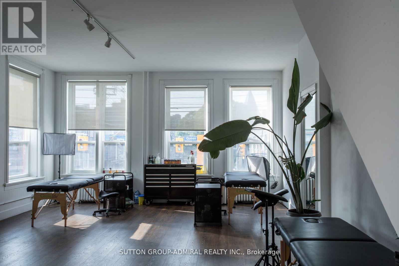 Photo 3 of 2nd Flr 652 Queen Street W, Toronto ON