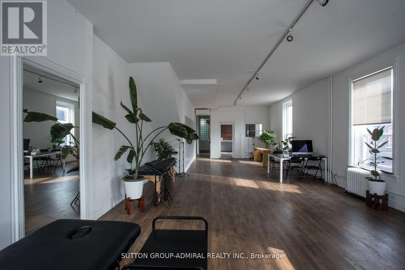 Photo 6 of 2nd Flr 652 Queen Street W, Toronto ON