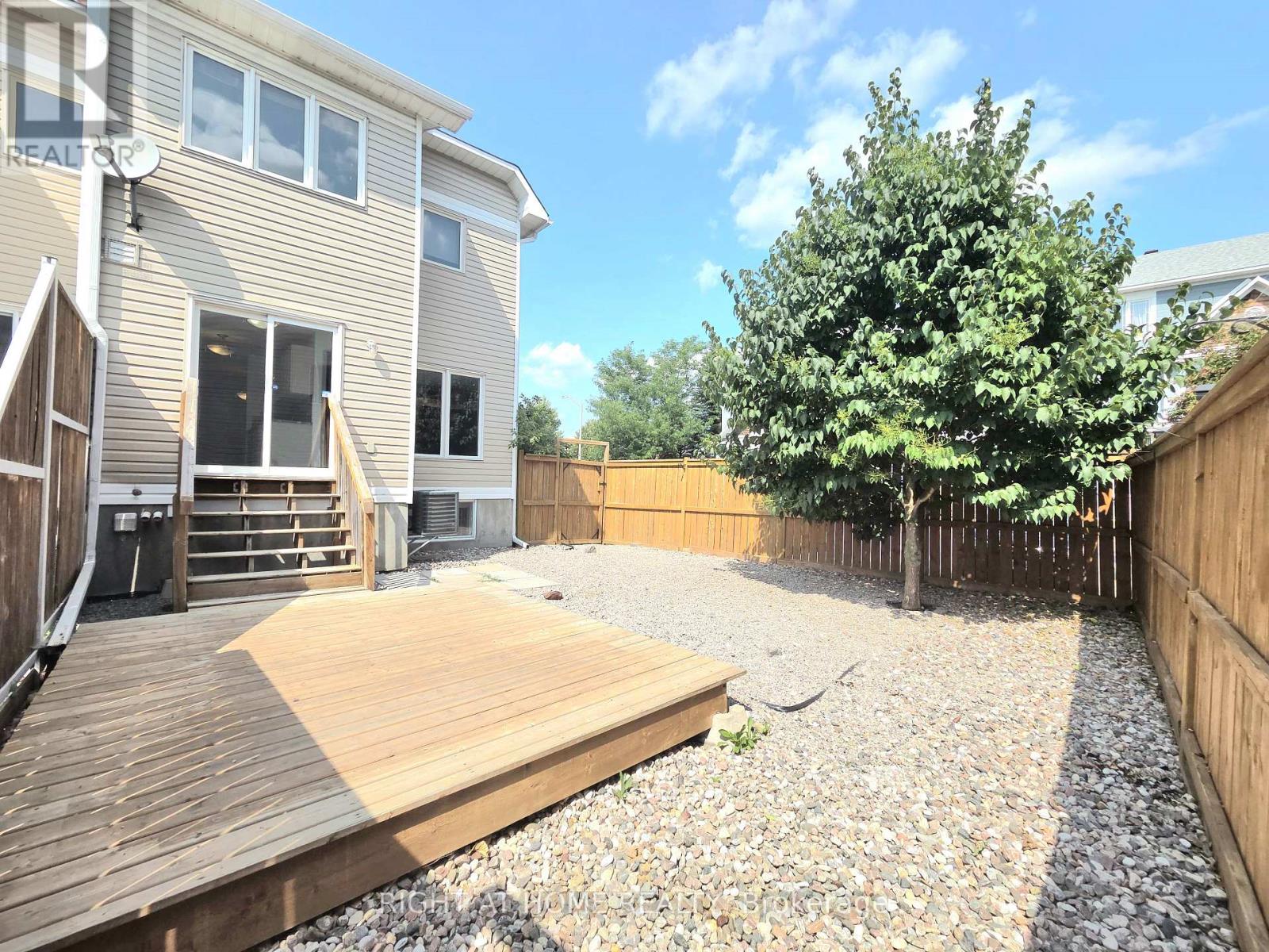 Photo 13 of 232 Meadowbreeze Drive, Ottawa ON