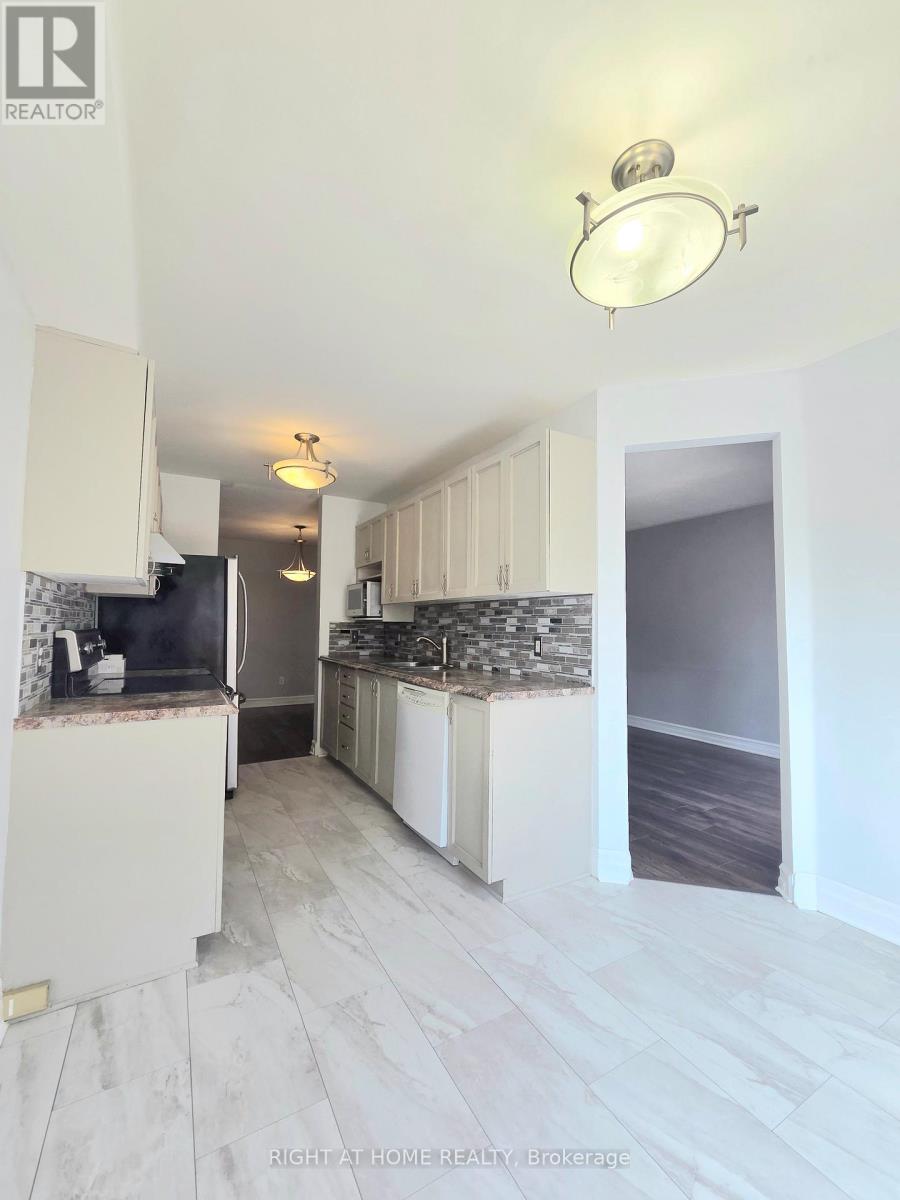 Photo 21 of 232 Meadowbreeze Drive, Ottawa ON