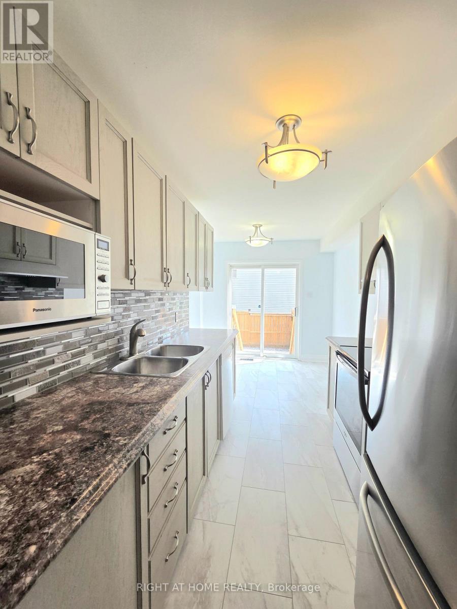 Photo 7 of 232 Meadowbreeze Drive, Ottawa ON