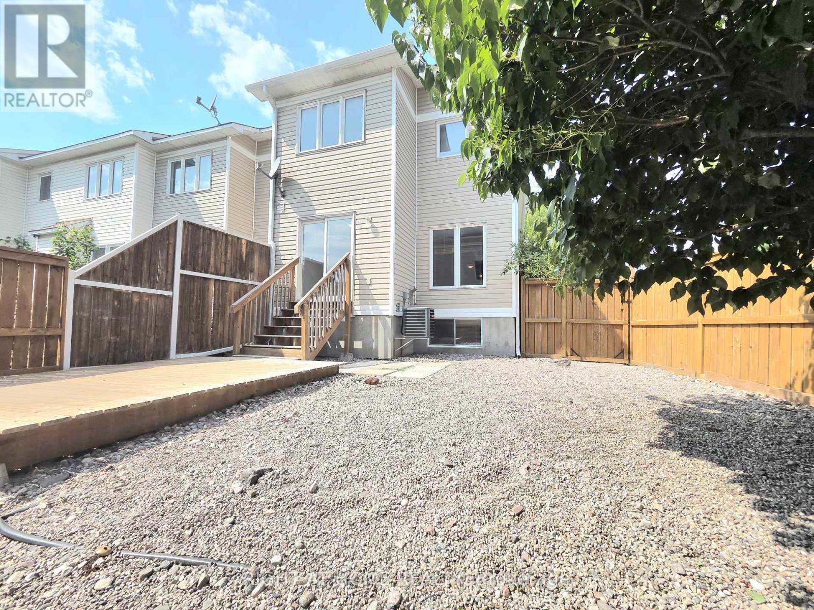 Photo 10 of 232 Meadowbreeze Drive, Ottawa ON
