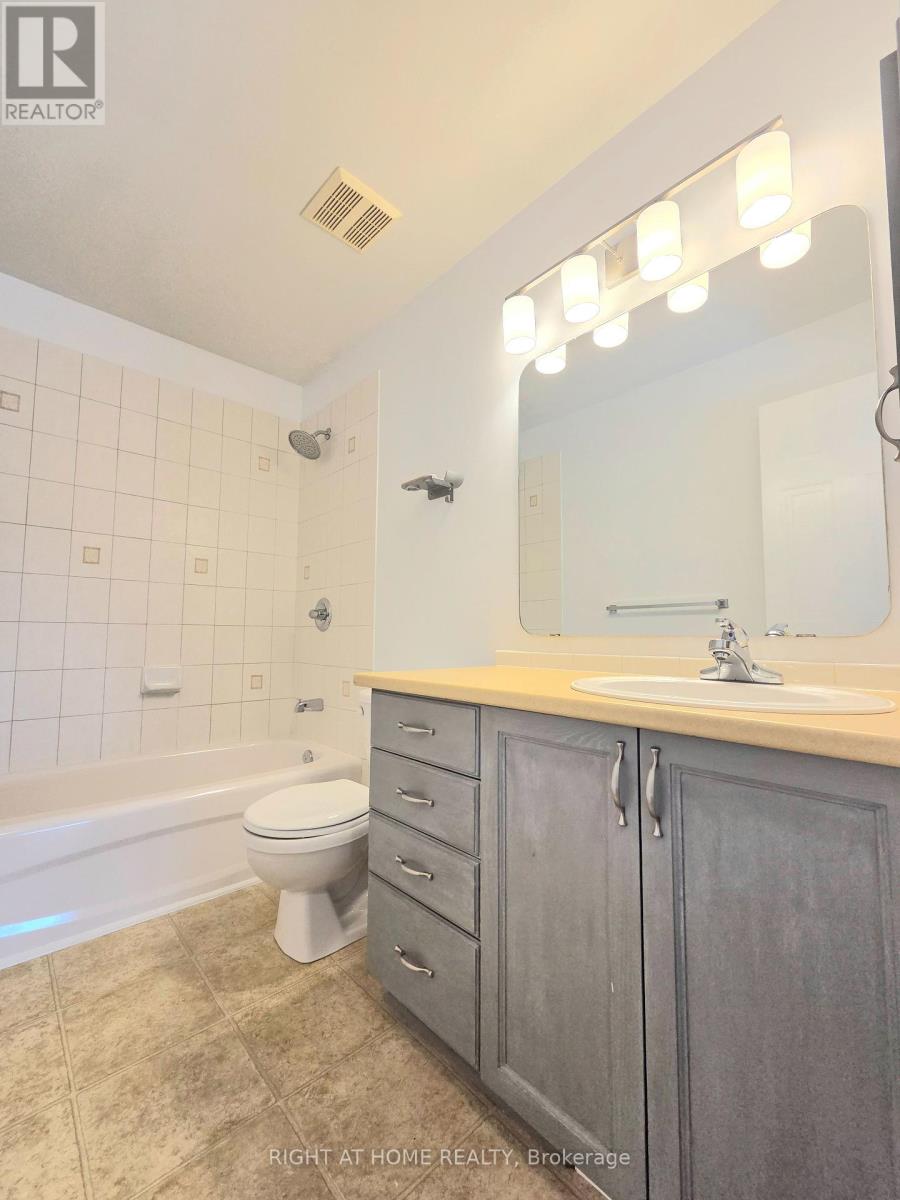 Photo 5 of 232 Meadowbreeze Drive, Ottawa ON