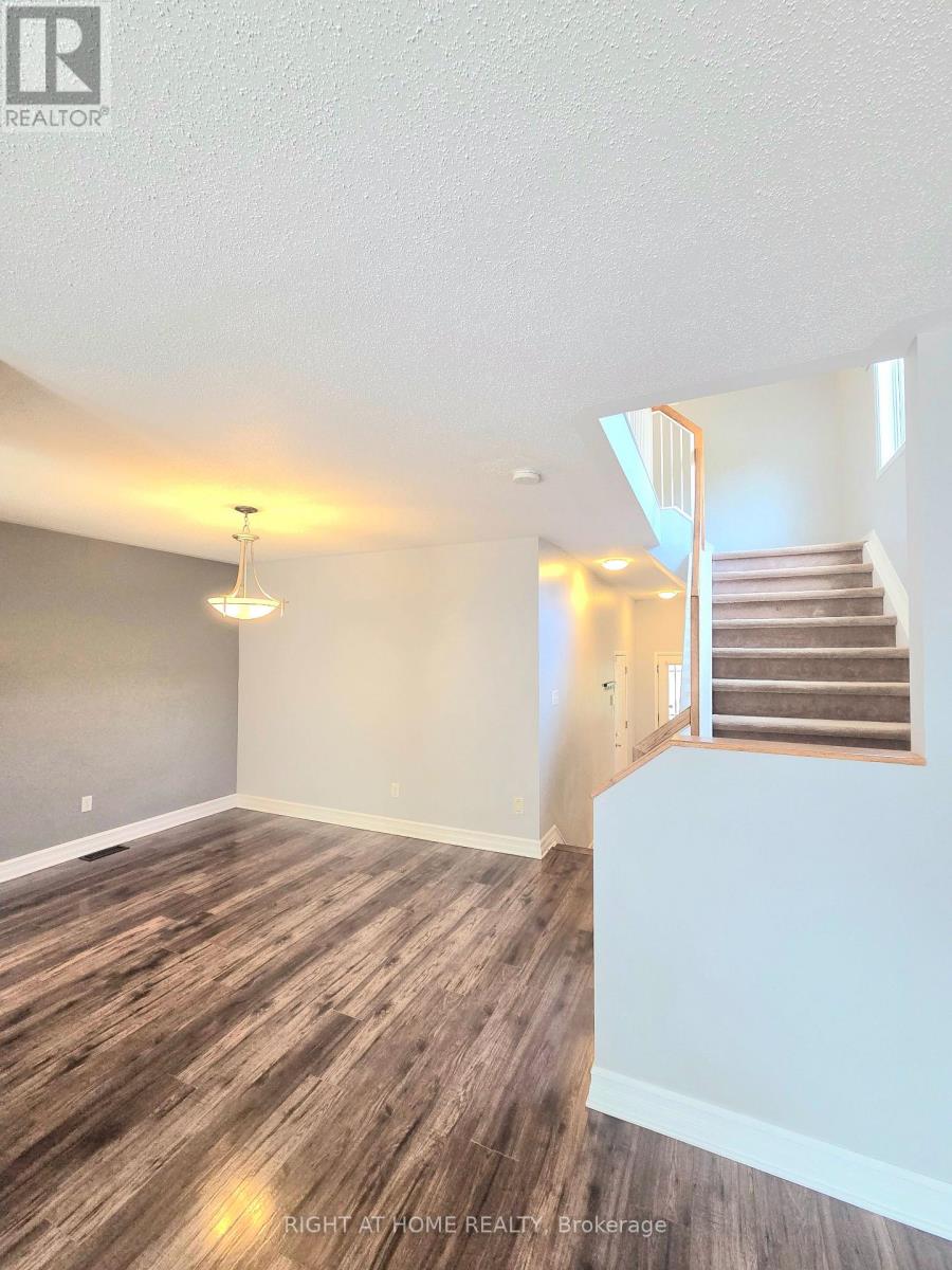 Photo 17 of 232 Meadowbreeze Drive, Ottawa ON