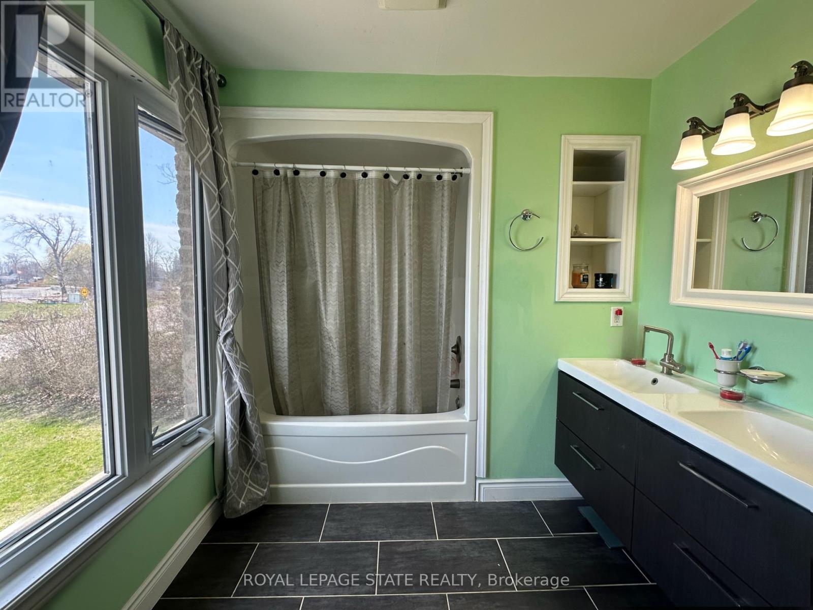 Photo 34 of 2801 North Shore Drive, Haldimand ON