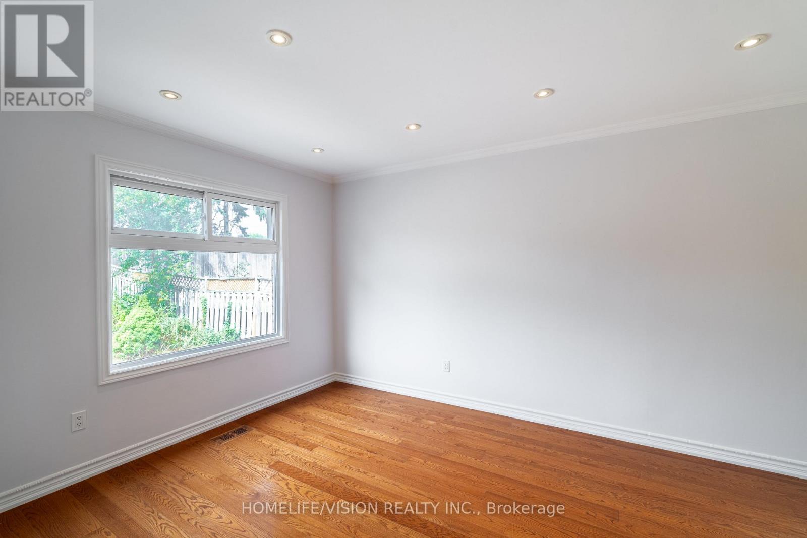 Photo 1 of 32 Mountfield Crescent, Vaughan ON