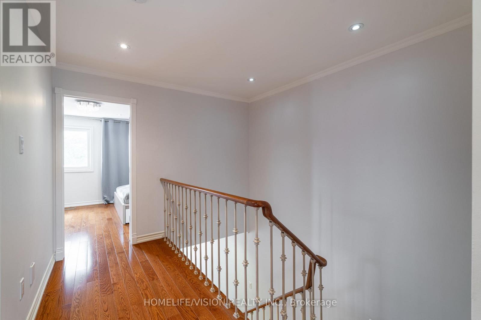Photo 34 of 32 Mountfield Crescent, Vaughan ON