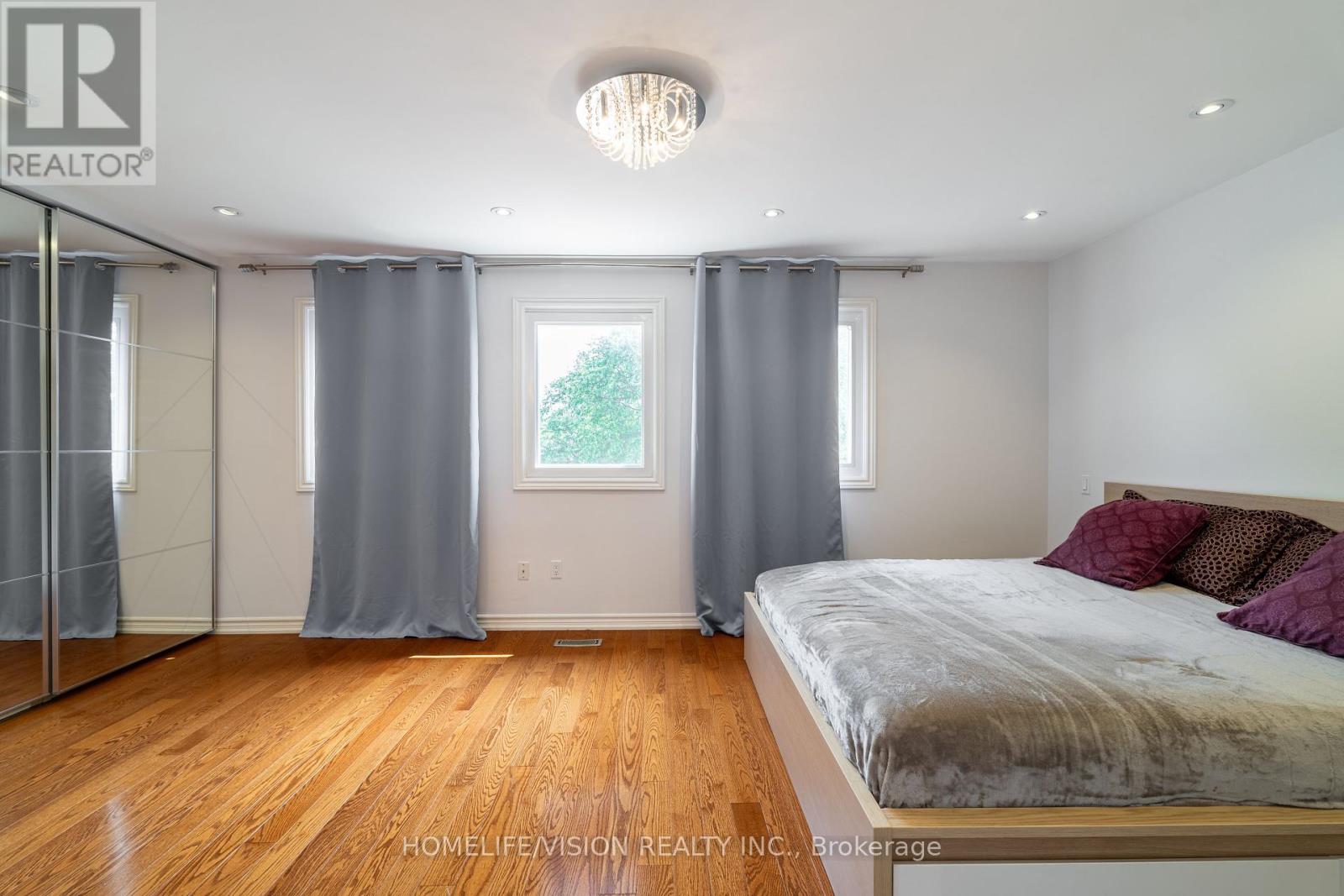 Photo 16 of 32 Mountfield Crescent, Vaughan ON