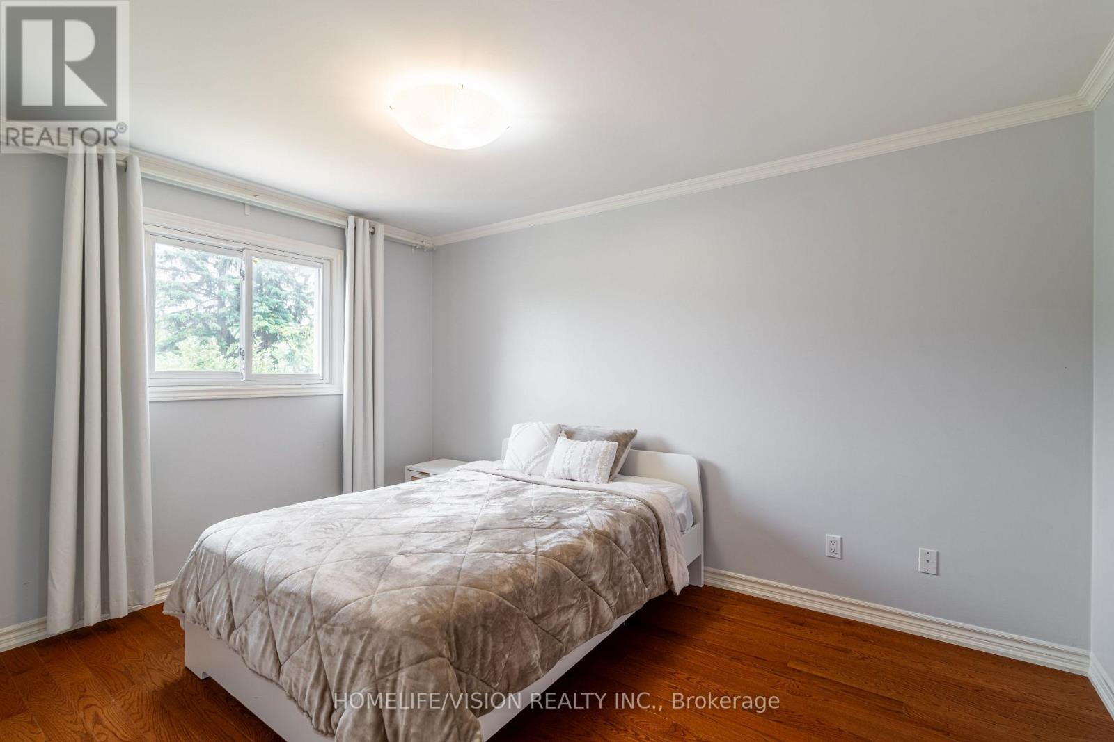 Photo 39 of 32 Mountfield Crescent, Vaughan ON