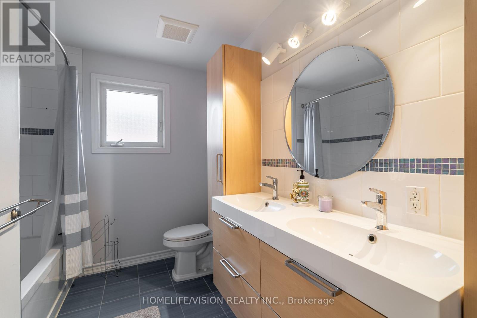 Photo 32 of 32 Mountfield Crescent, Vaughan ON