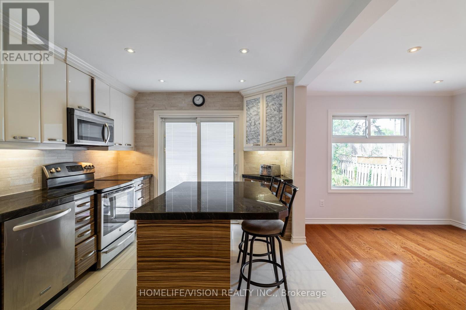 Photo 30 of 32 Mountfield Crescent, Vaughan ON