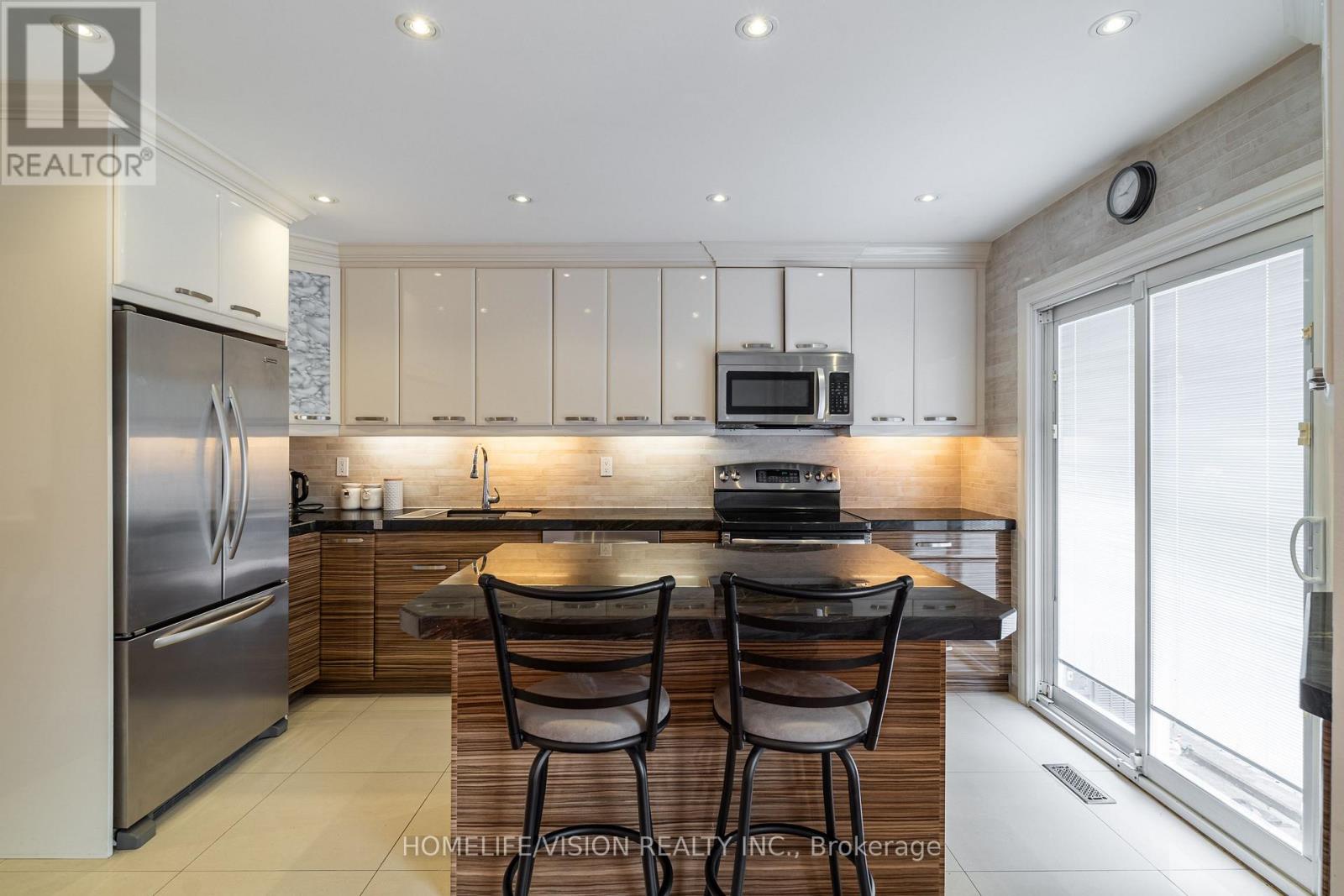Photo 24 of 32 Mountfield Crescent, Vaughan ON