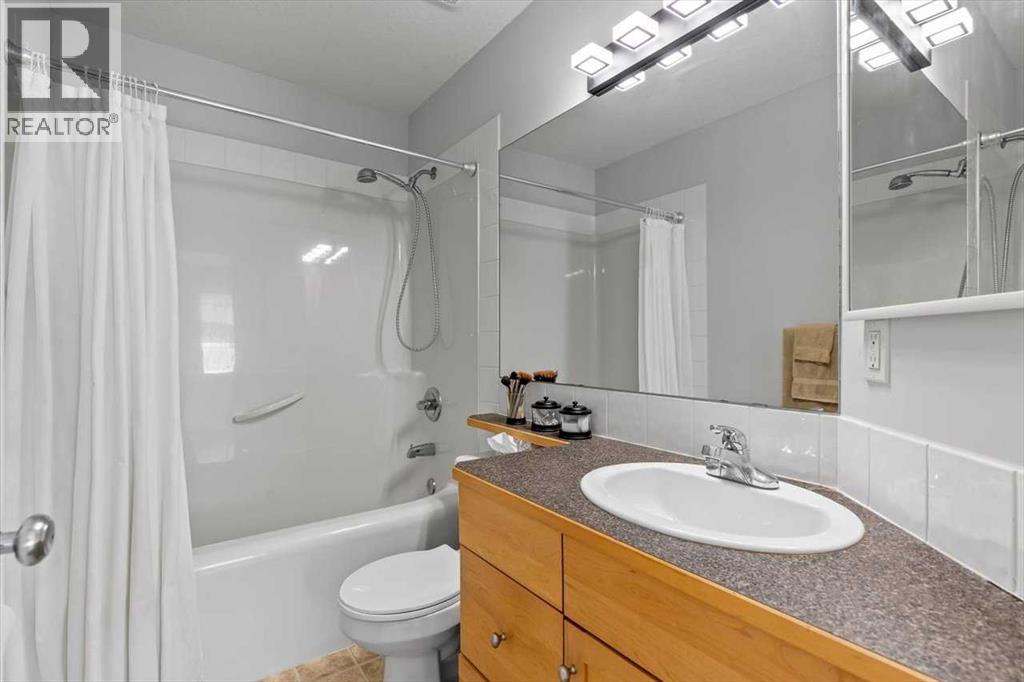 Single Family House for Sale in  Eversyde Circle SW Evergreen Calgary 
