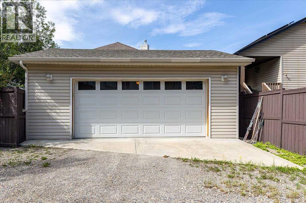 Single Family House for Sale in  Eversyde Circle SW Evergreen Calgary 
