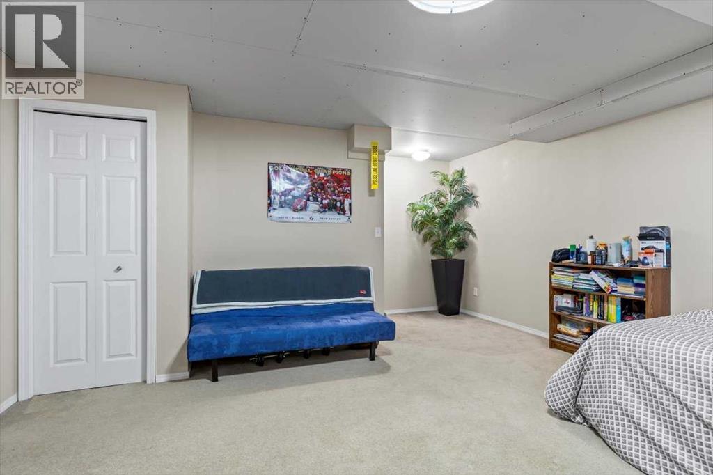 Single Family House for Sale in  Eversyde Circle SW Evergreen Calgary 