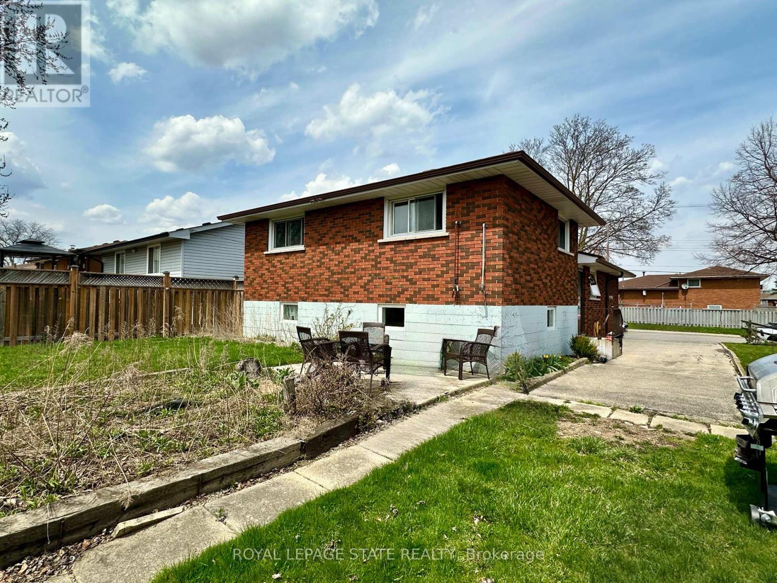 Photo 2 of 14 Anson Avenue, Hamilton ON