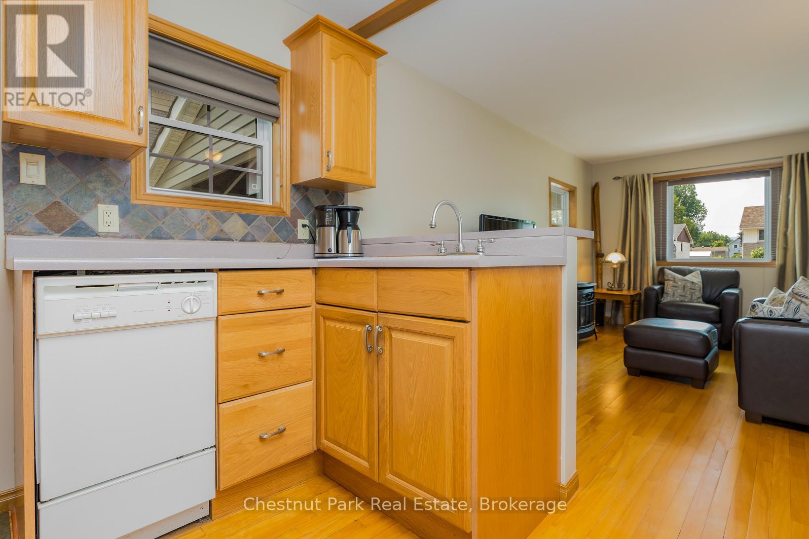 Photo 18 of 169 Walnut Street, Collingwood ON