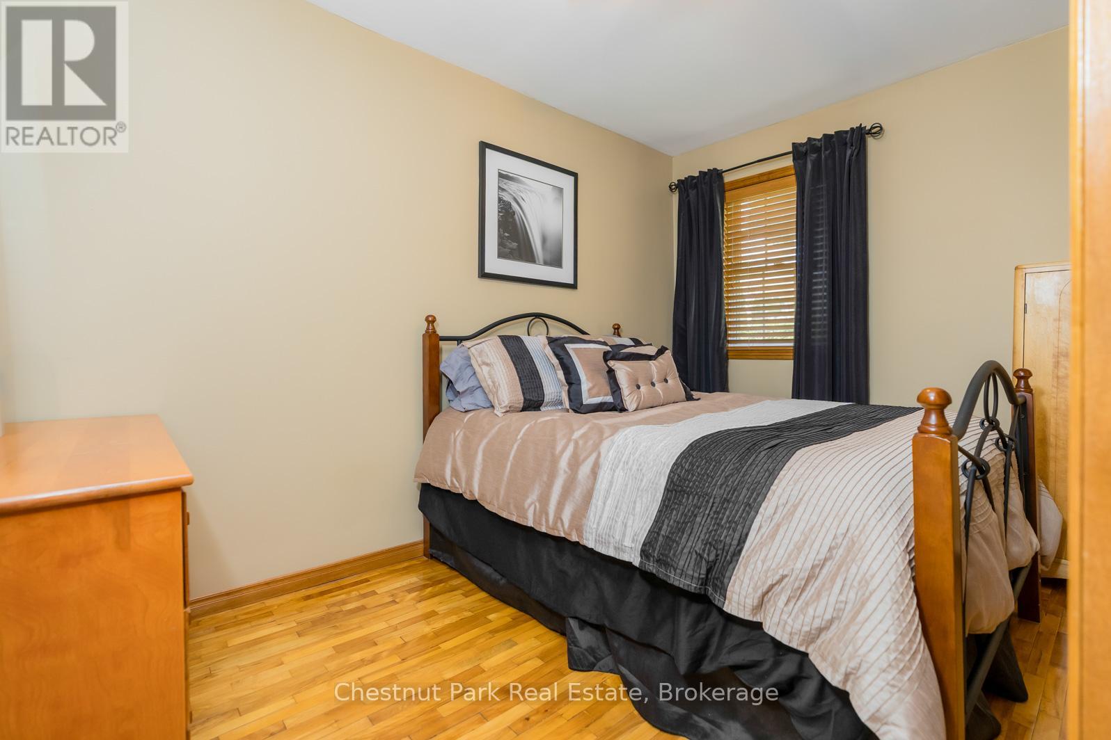 Photo 40 of 169 Walnut Street, Collingwood ON