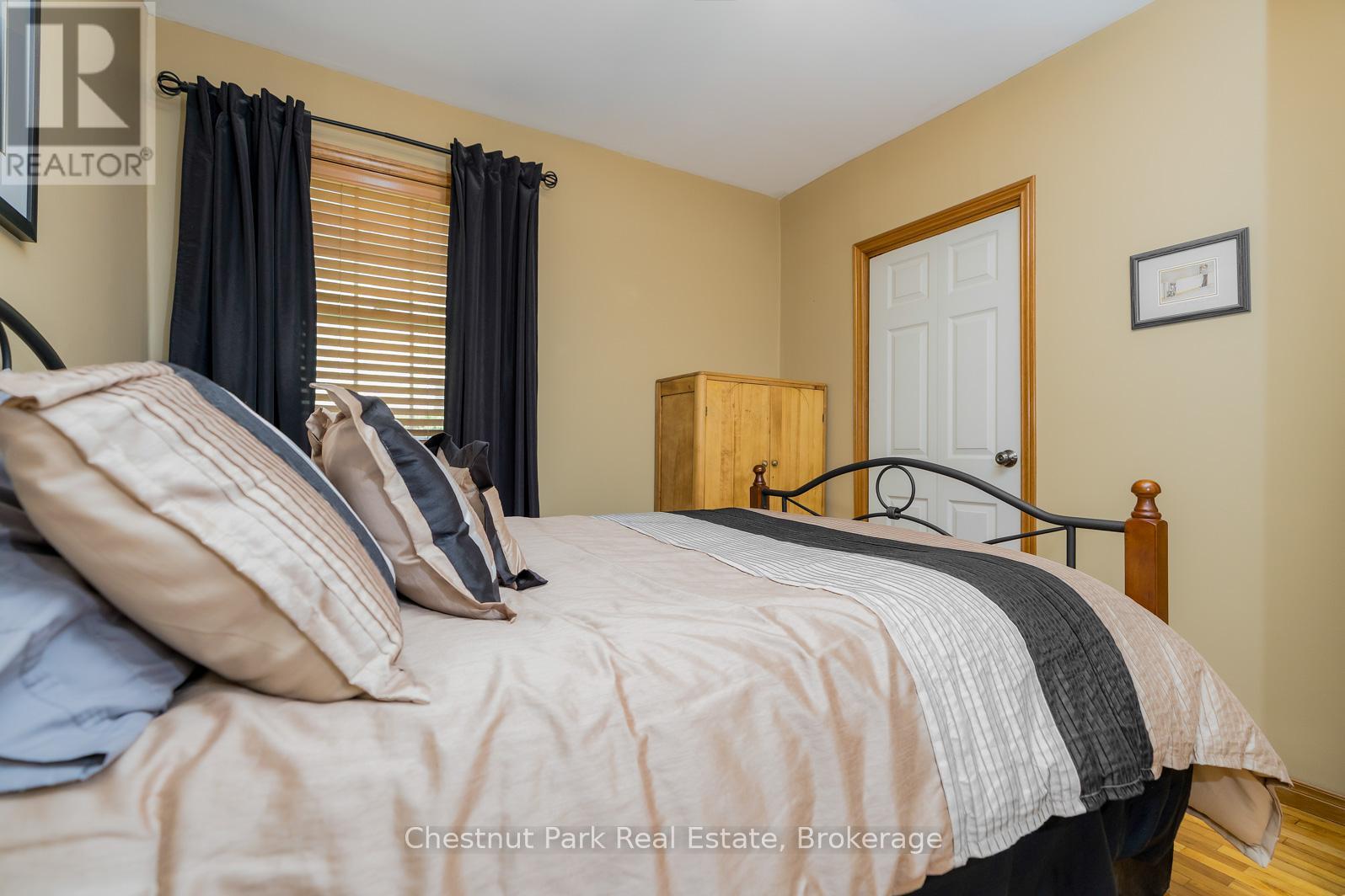 Photo 14 of 169 Walnut Street, Collingwood ON
