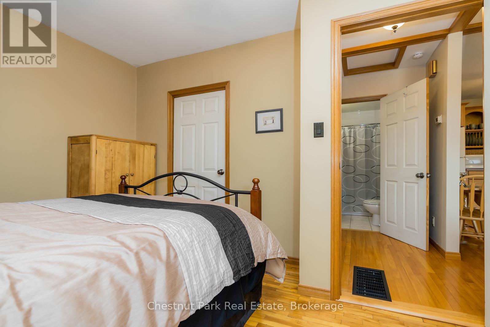 Photo 19 of 169 Walnut Street, Collingwood ON