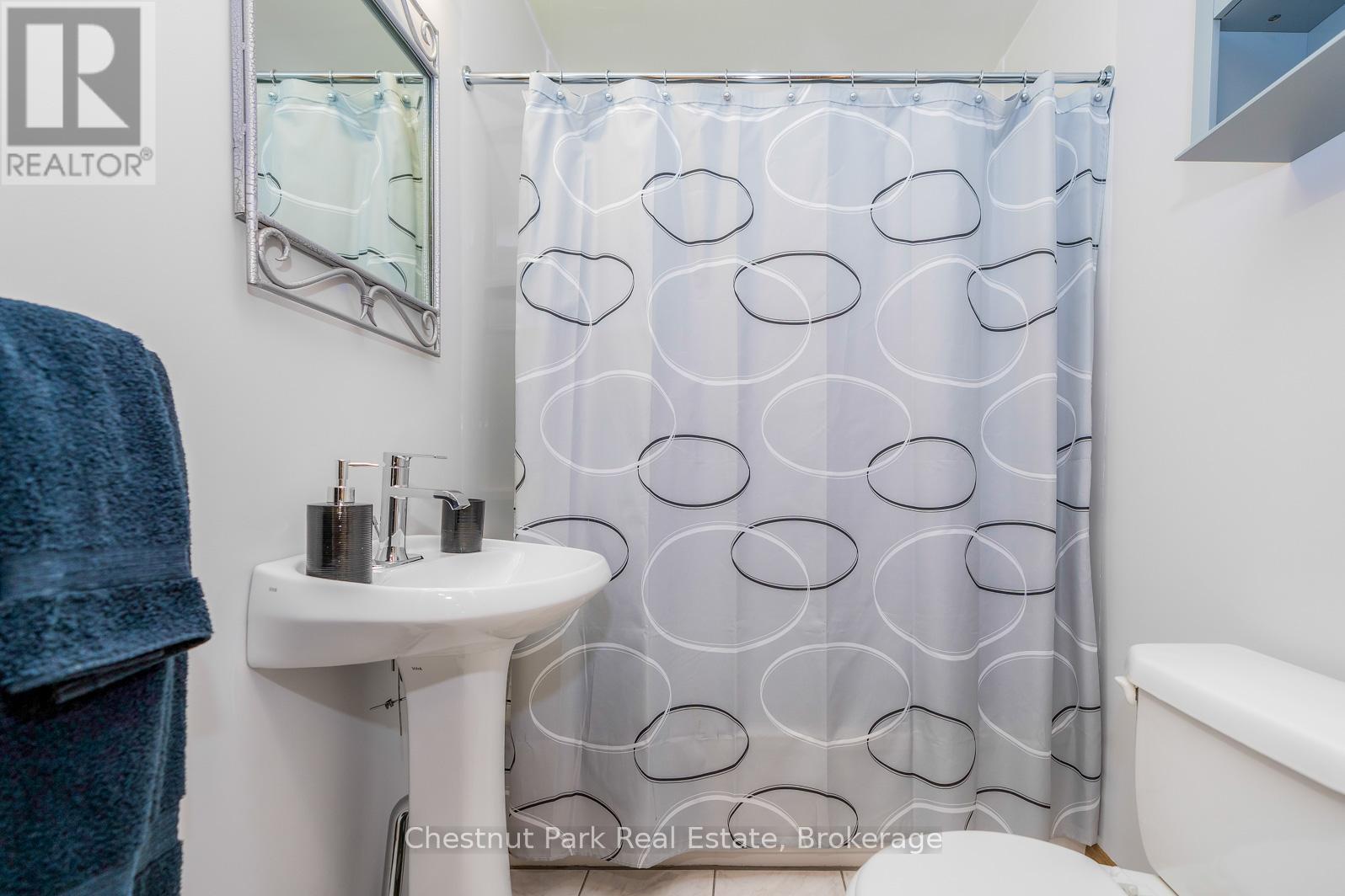 Photo 41 of 169 Walnut Street, Collingwood ON
