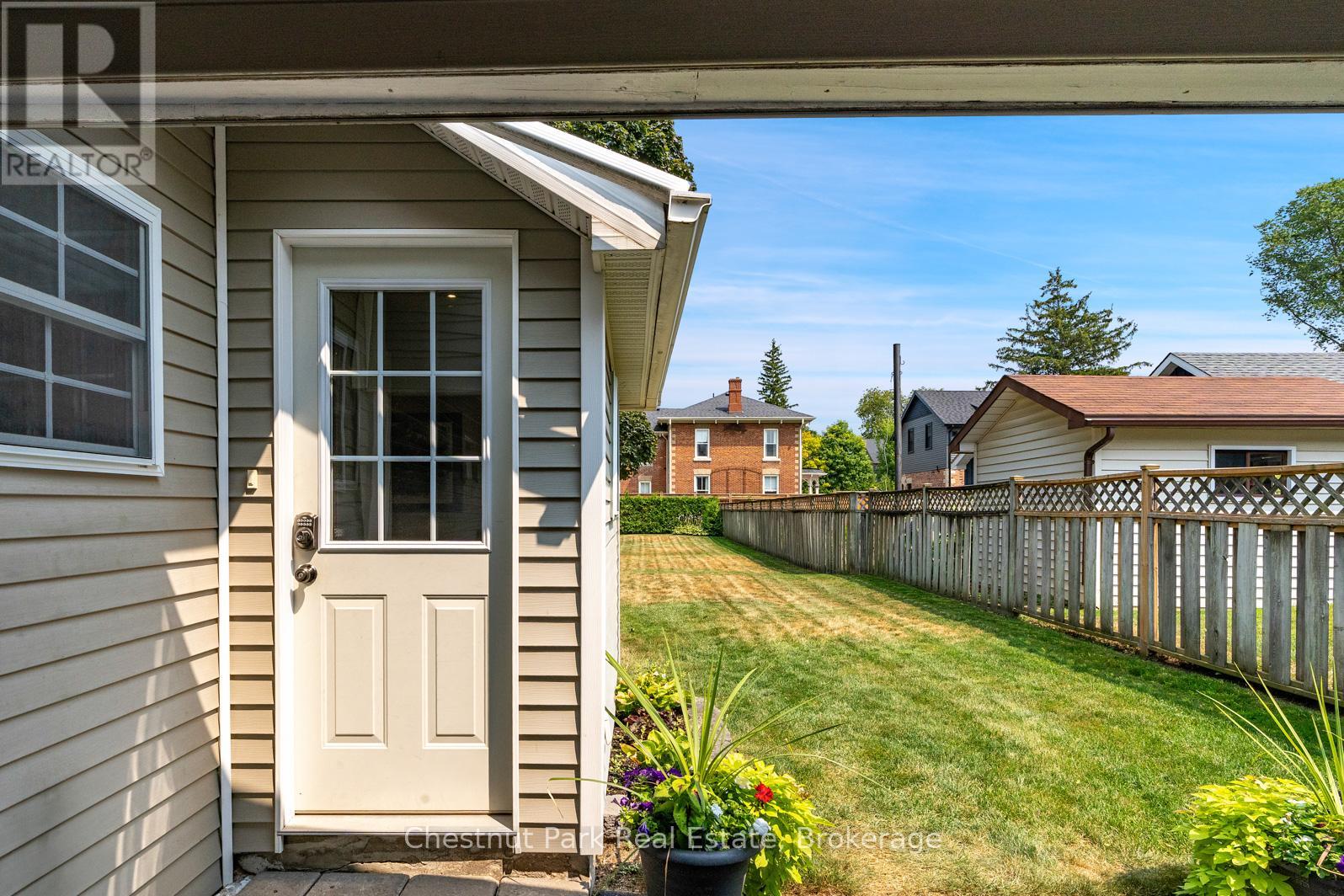 Photo 32 of 169 Walnut Street, Collingwood ON