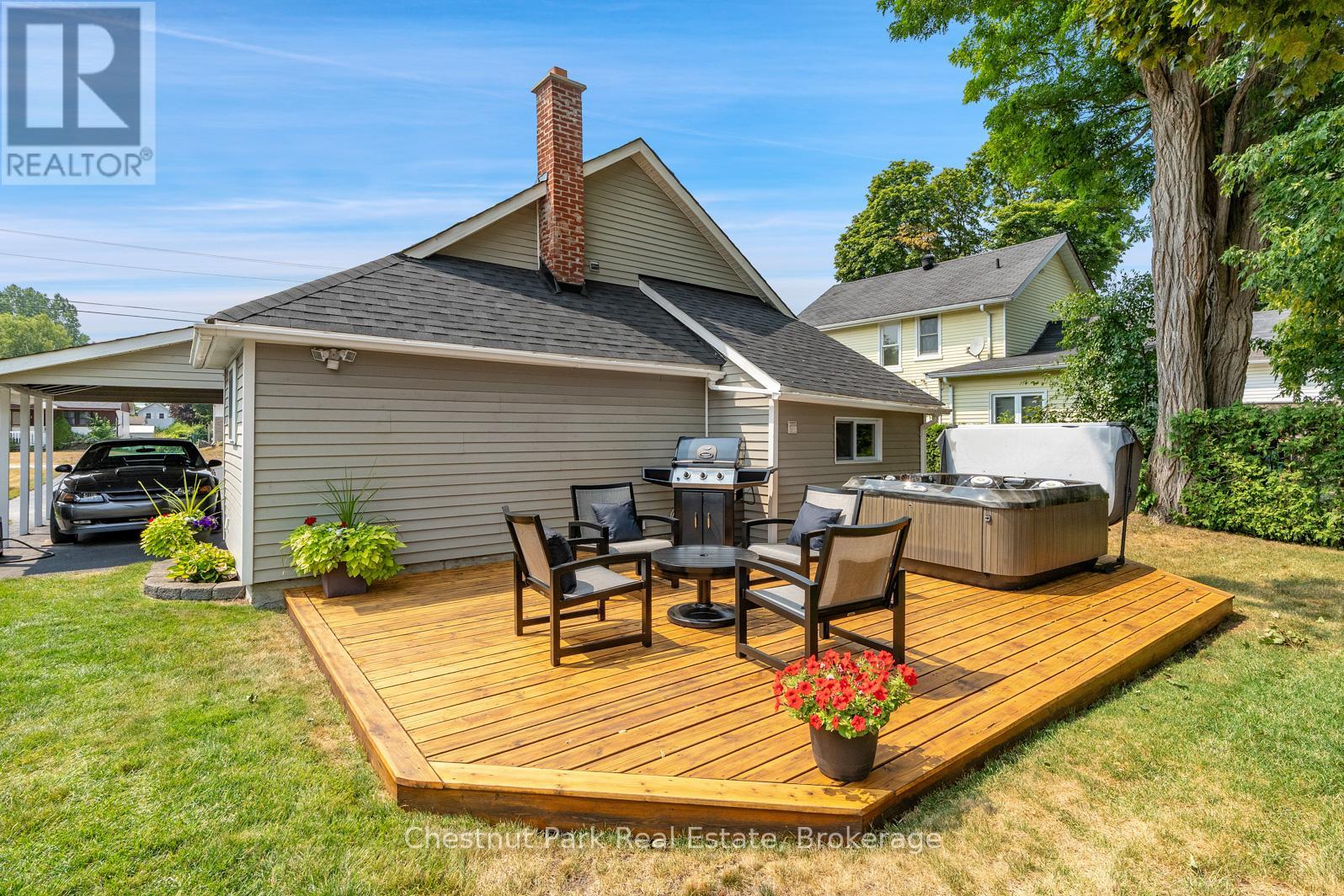 Photo 33 of 169 Walnut Street, Collingwood ON