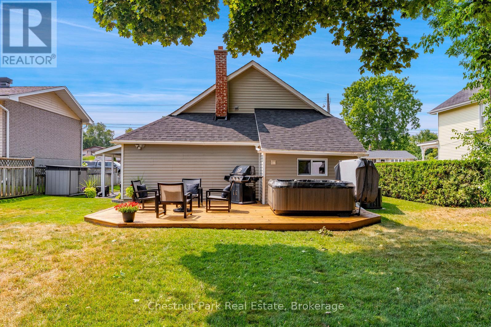 Photo 12 of 169 Walnut Street, Collingwood ON