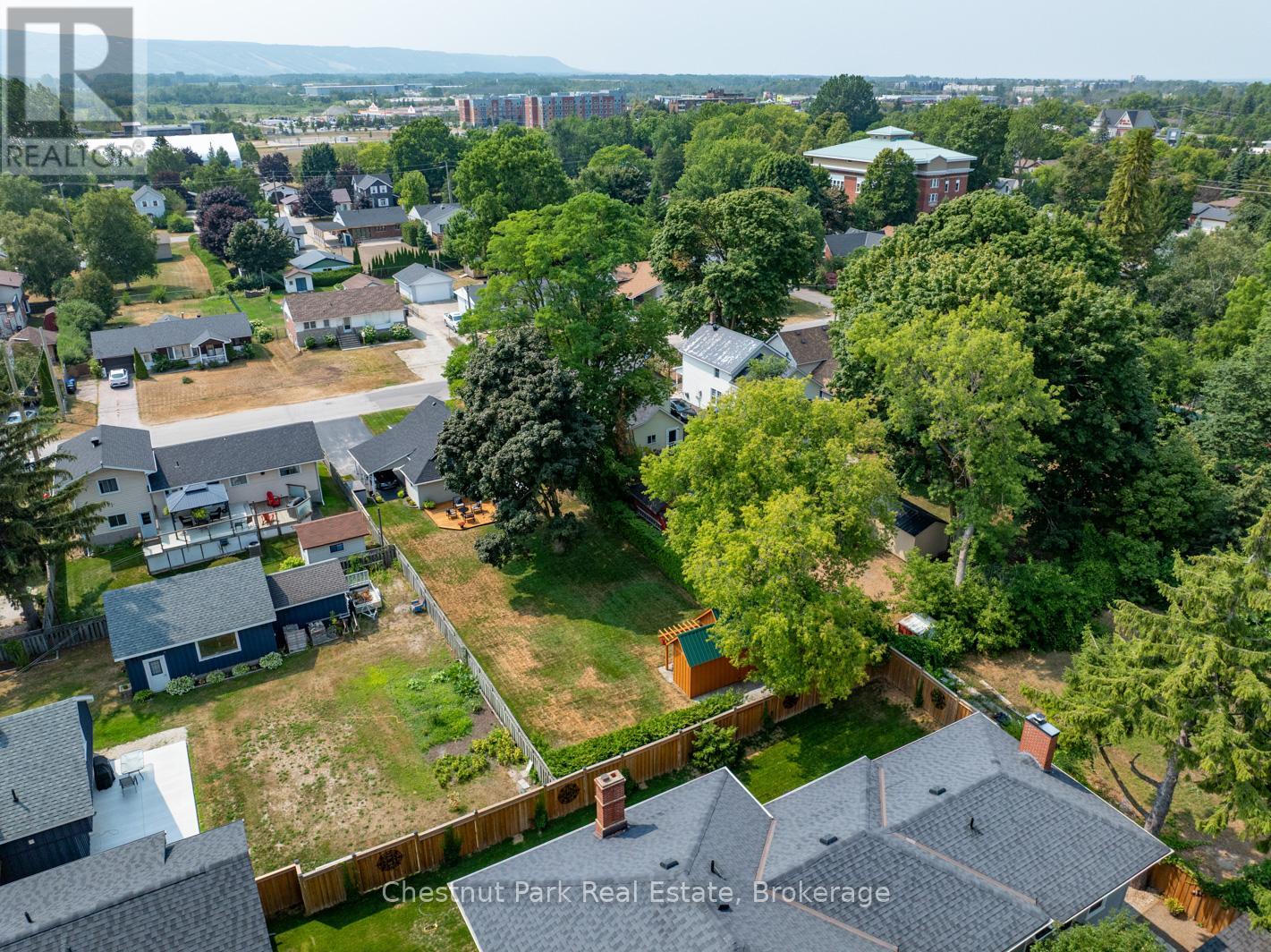 Photo 44 of 169 Walnut Street, Collingwood ON