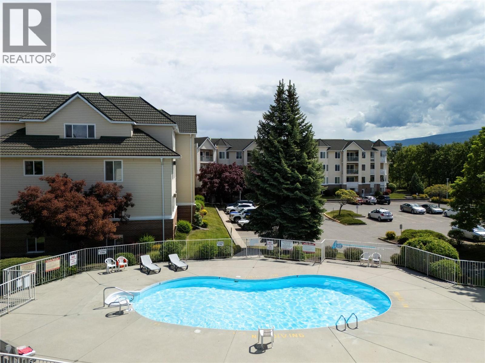 Photo 10 of 3160 Casorso Road Unit 404, Kelowna BC