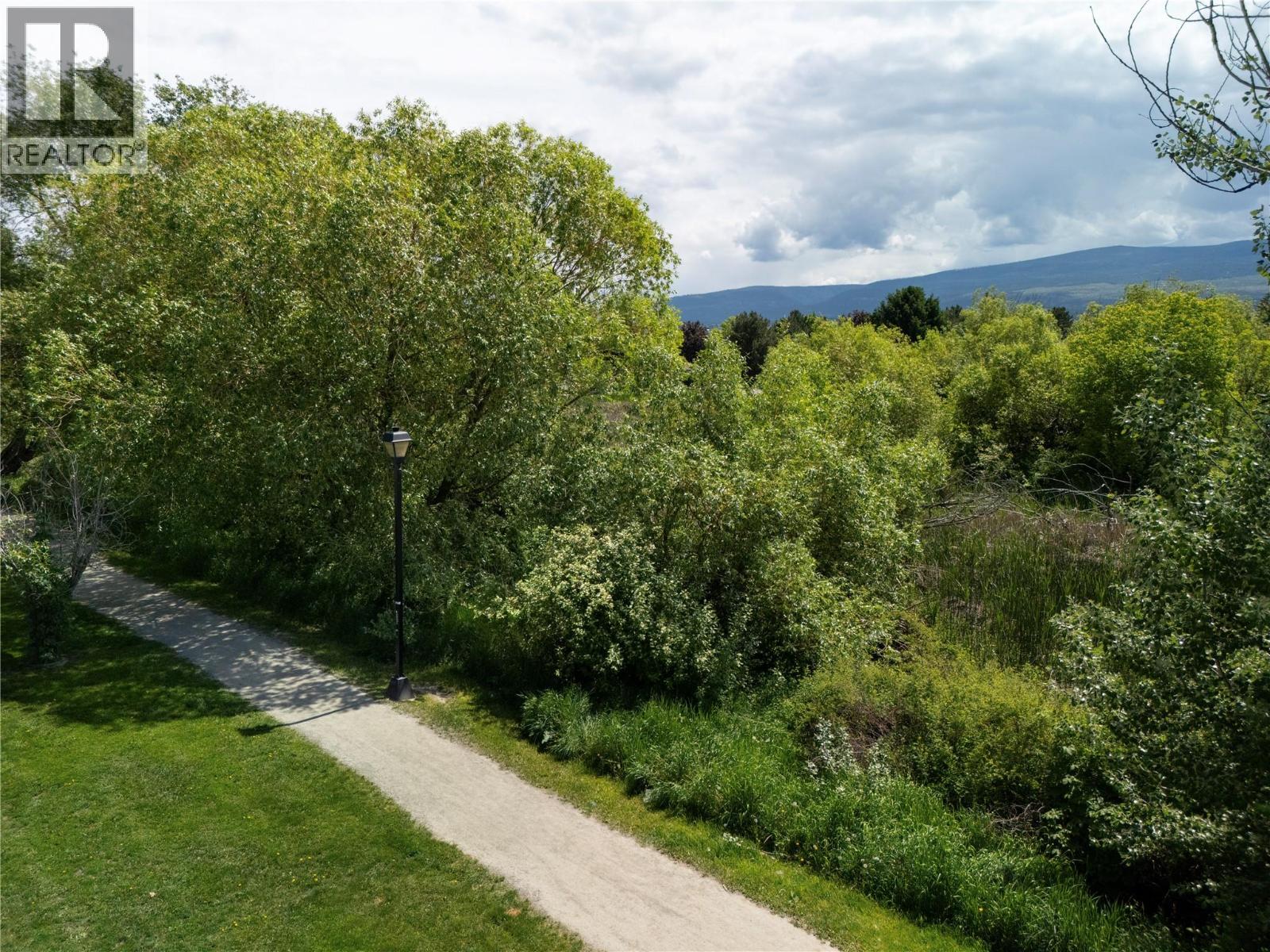 Photo 4 of 3160 Casorso Road Unit 404, Kelowna BC