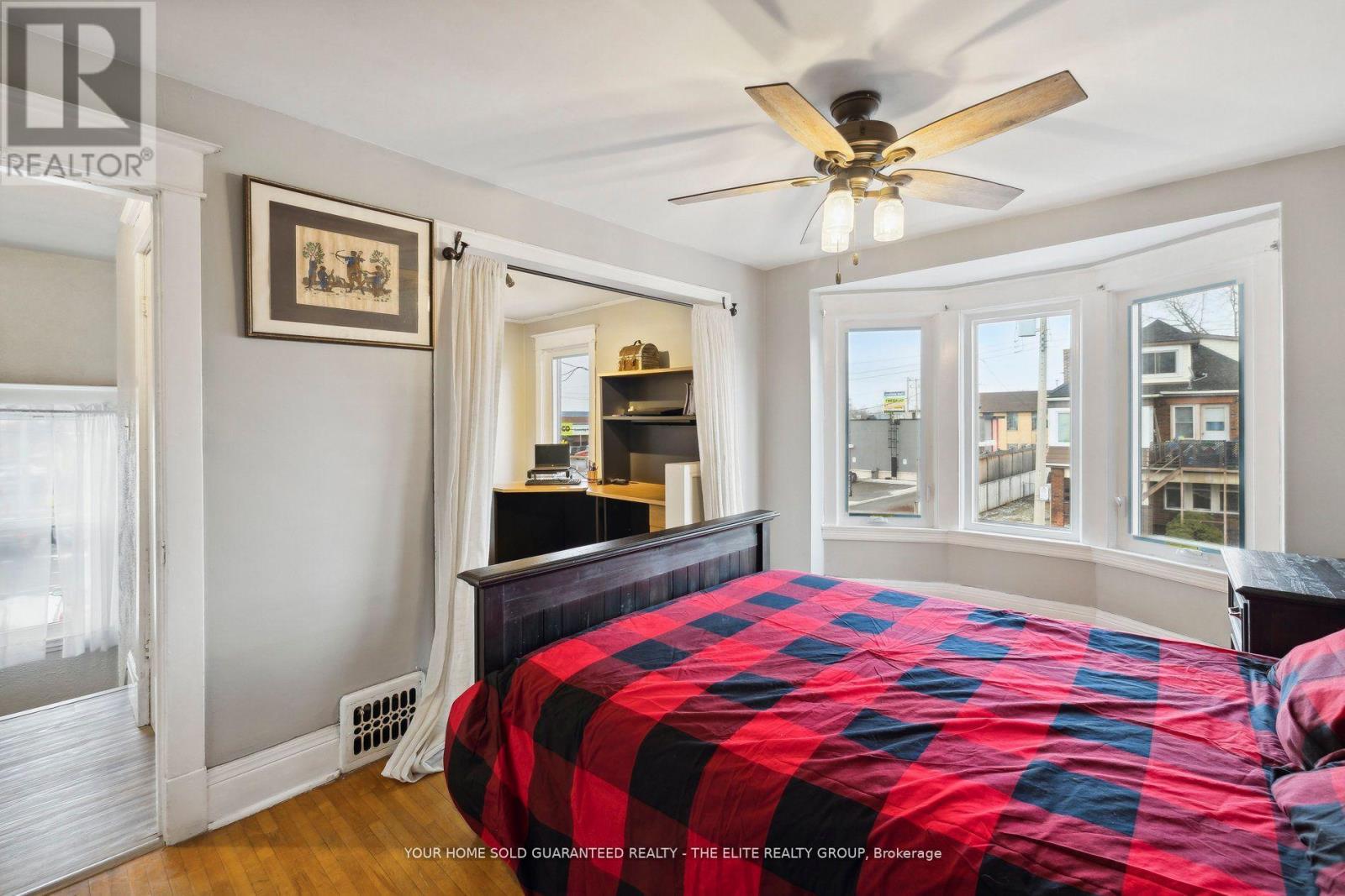 Photo 6 of 167 Balsam Avenue N, Hamilton ON