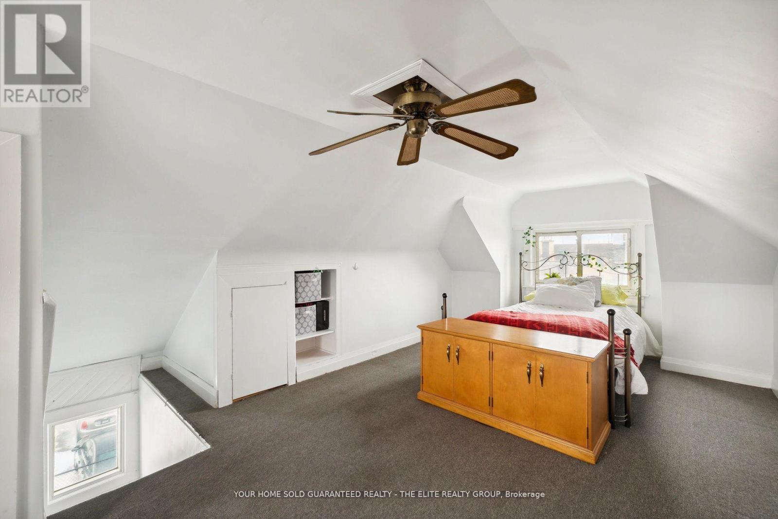 Photo 4 of 167 Balsam Avenue N, Hamilton ON