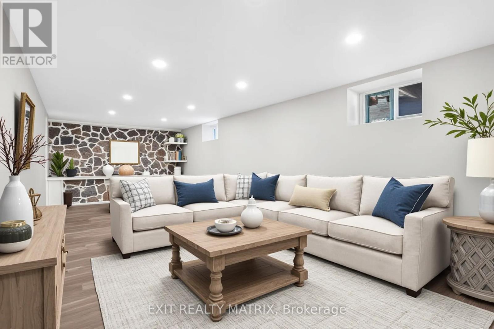 Photo 3 of 537 Higginson Street, Hawkesbury ON