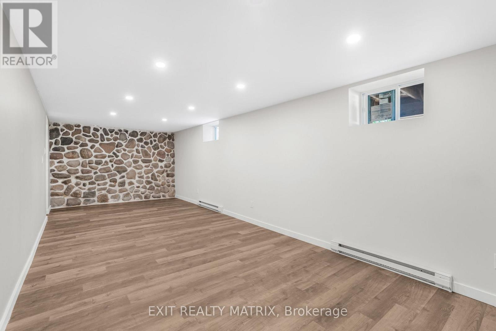 Photo 4 of 537 Higginson Street, Hawkesbury ON