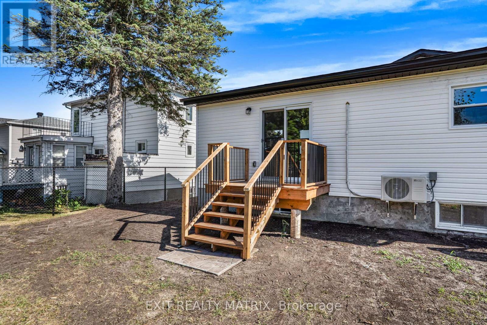 Photo 24 of 537 Higginson Street, Hawkesbury ON