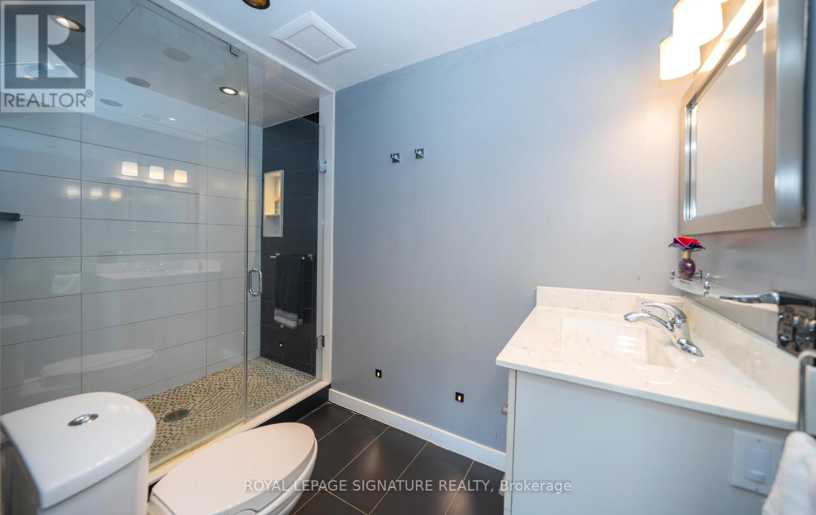 Photo 20 of 2098 Pharmacy Avenue, Toronto ON