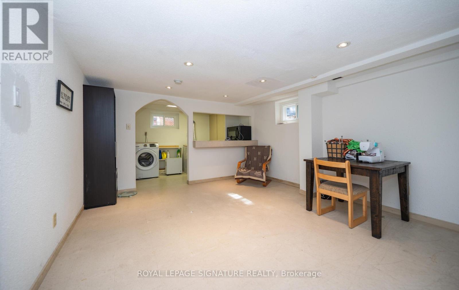 Photo 33 of 2098 Pharmacy Avenue, Toronto ON