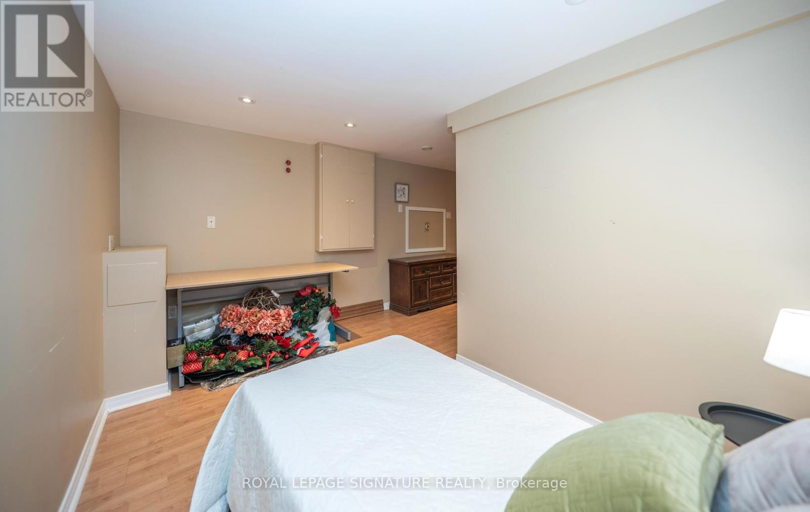 Photo 26 of 2098 Pharmacy Avenue, Toronto ON