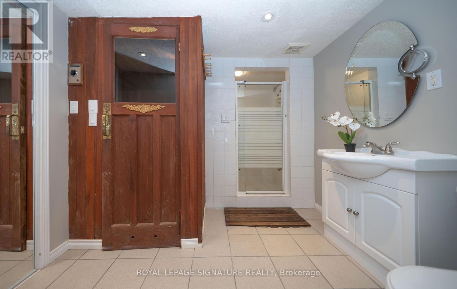 Photo 40 of 2098 Pharmacy Avenue, Toronto ON