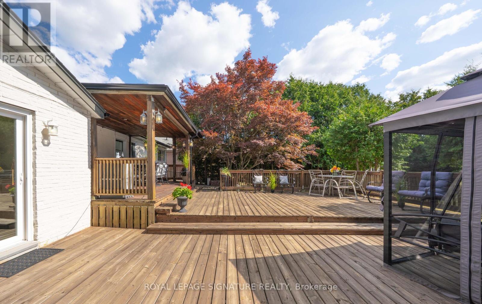 Photo 7 of 2098 Pharmacy Avenue, Toronto ON