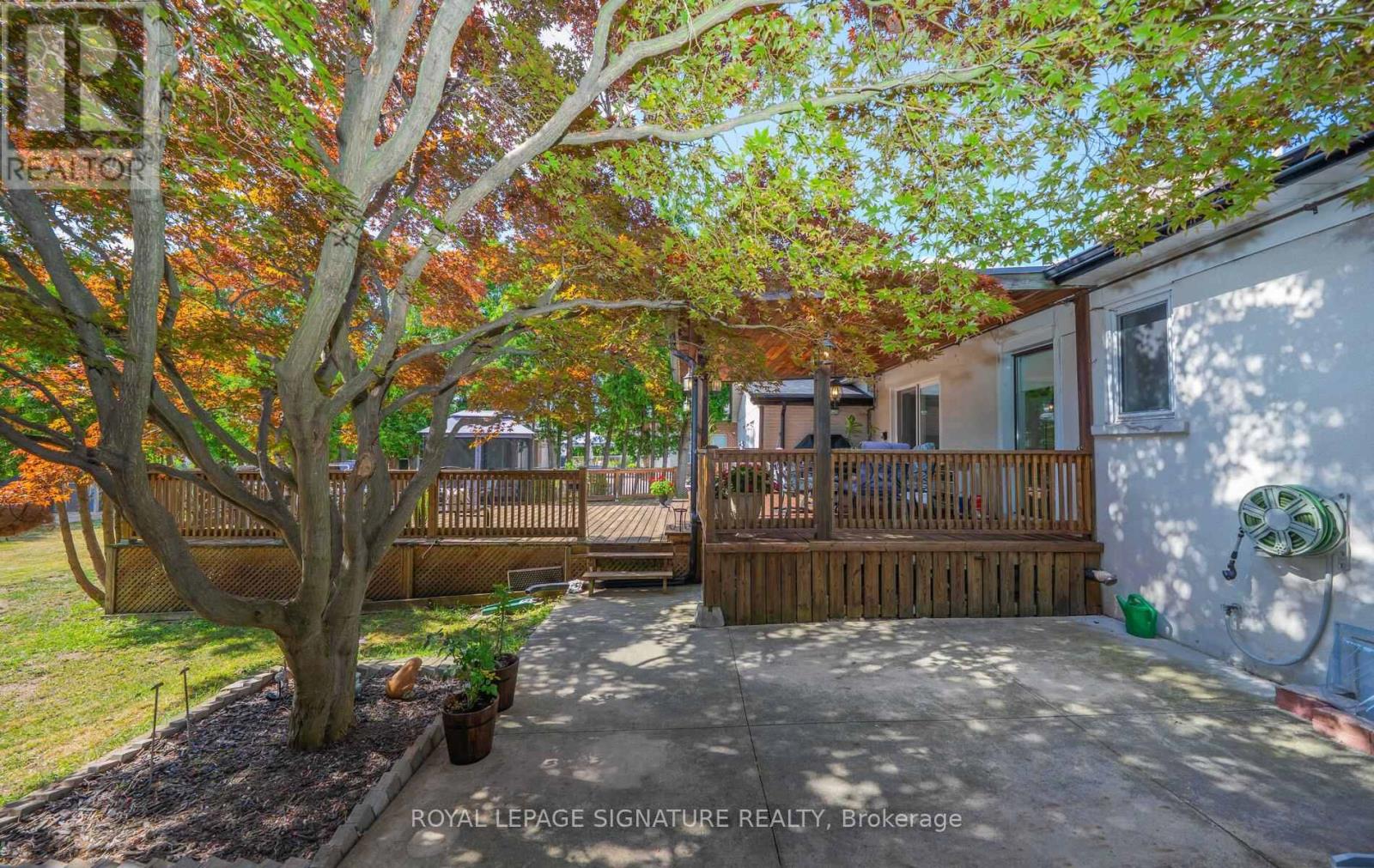 Photo 18 of 2098 Pharmacy Avenue, Toronto ON
