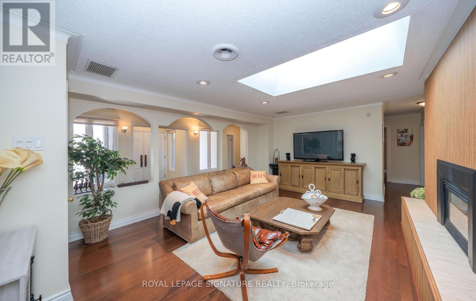 Photo 38 of 2098 Pharmacy Avenue, Toronto ON